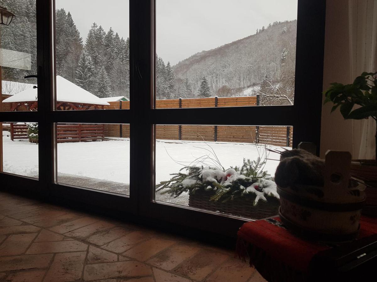 Bed and Breakfast Sura Lu' Vasile. Crivina  Exterior foto